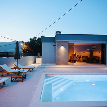 Holiday Home Tia Split Eksteriør bilde