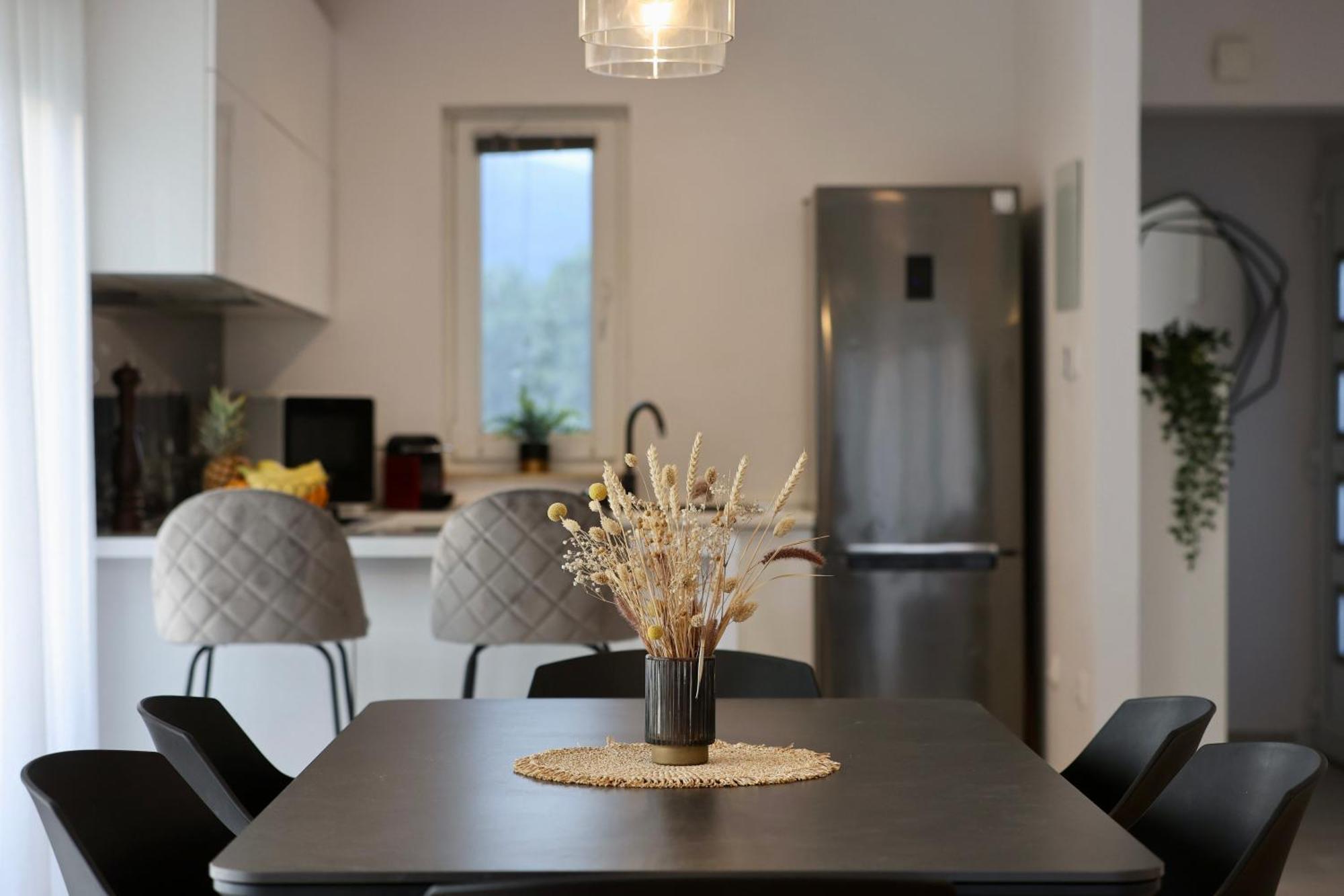Holiday Home Tia Split Eksteriør bilde